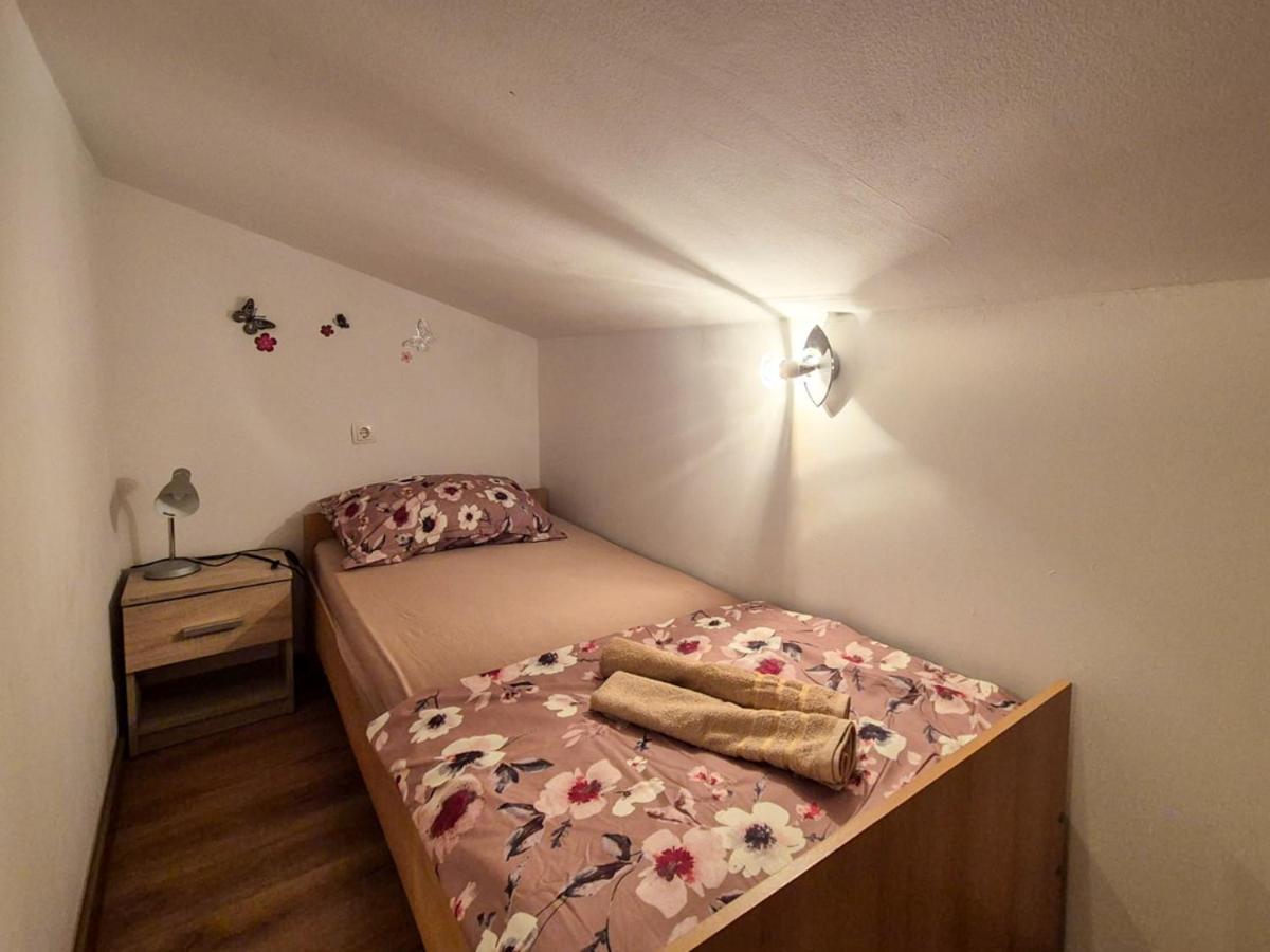 Apartman Meghan Πούλα Εξωτερικό φωτογραφία